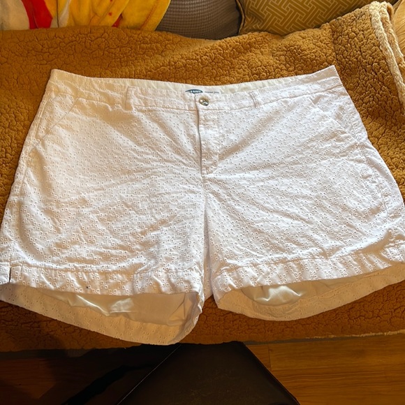 Old Navy Pants - Old navy midrise short size 18